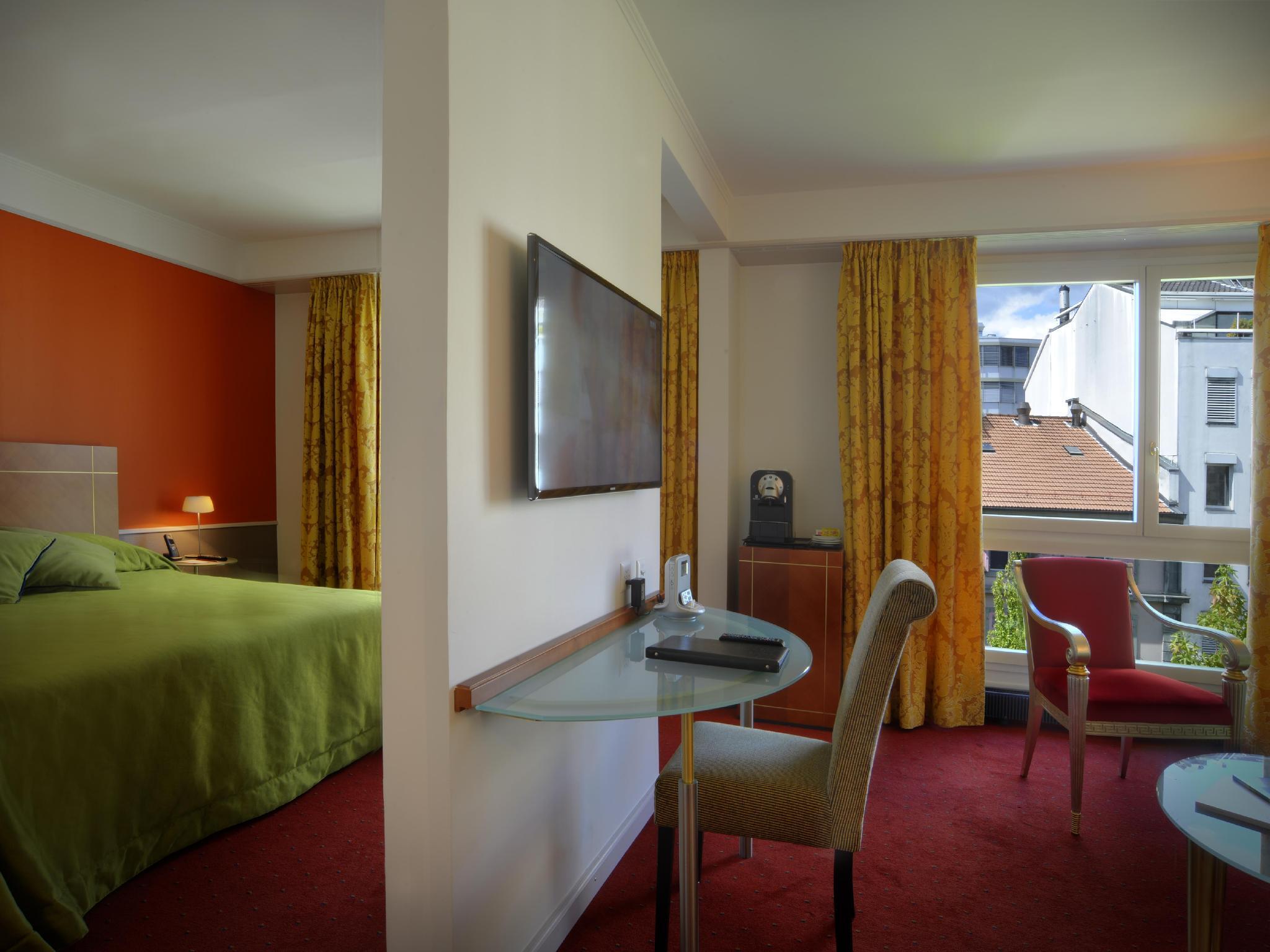 ザ ニュー ミディ ホテル 写真