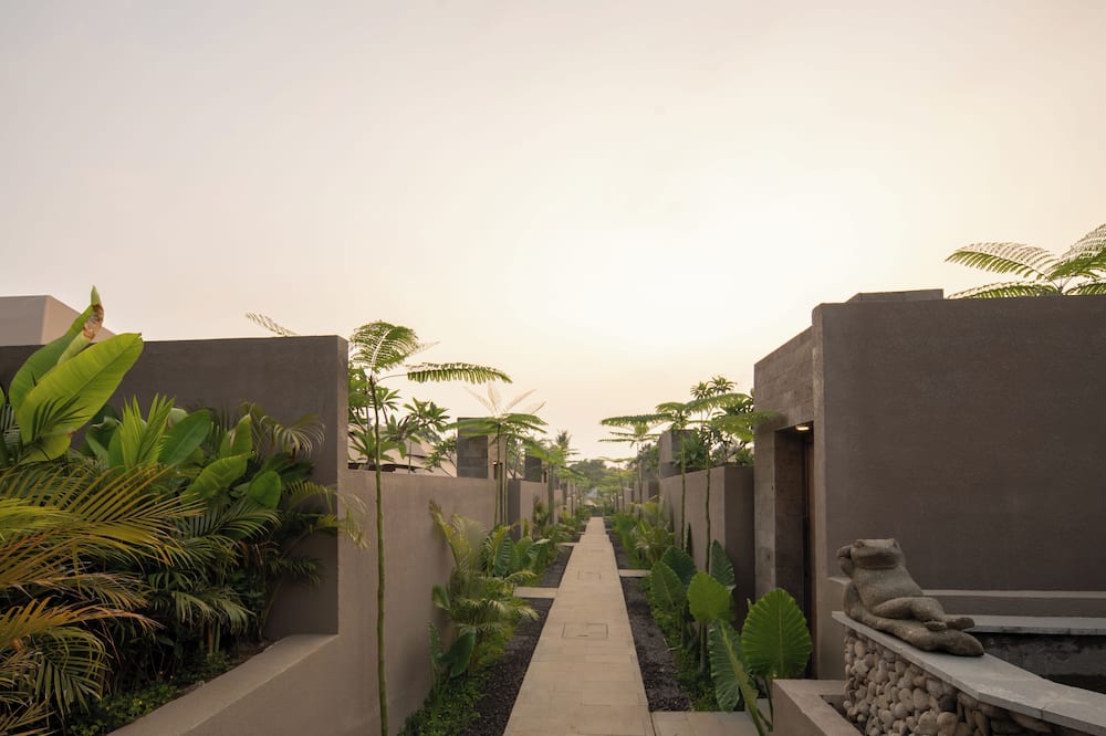 ウブド マス グランピング ラグジュアリー テント 写真