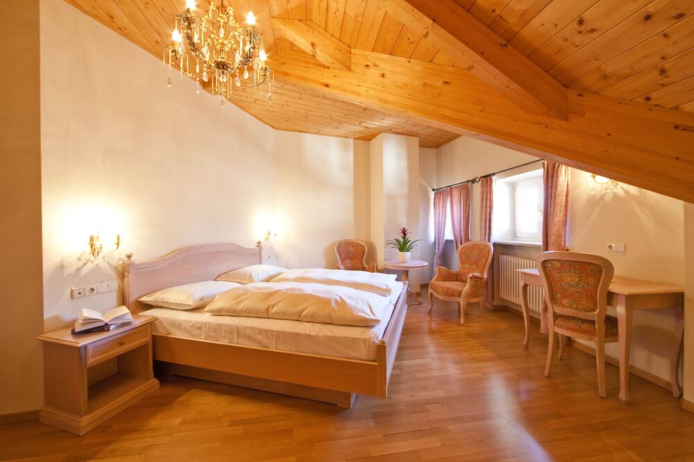 ホテル ティロル 写真