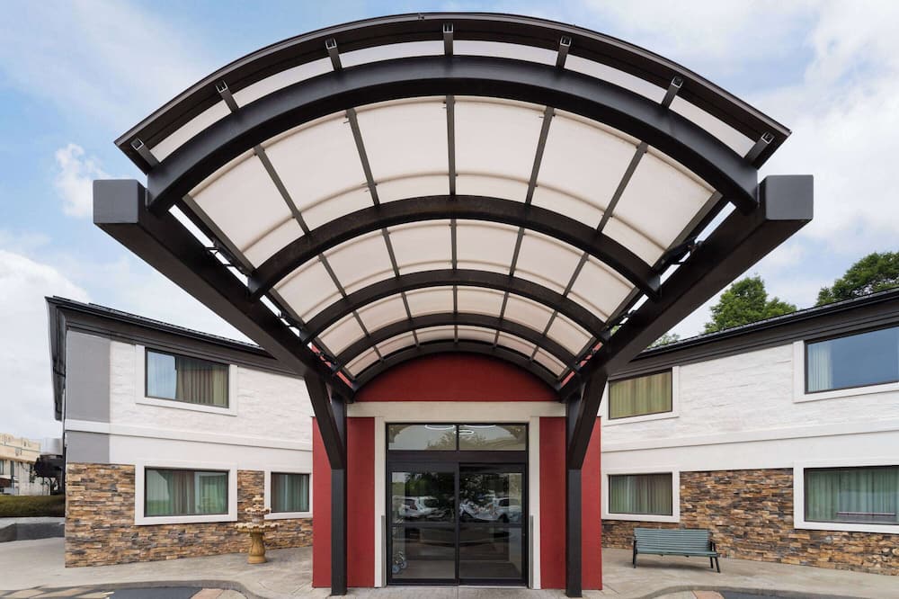 ラ キンタ イン バイ ウィンダム バッファロー エアポート 写真