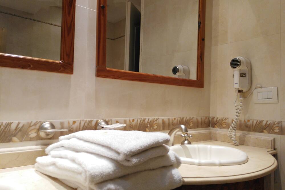 ホテル AYB インターナショナル 写真