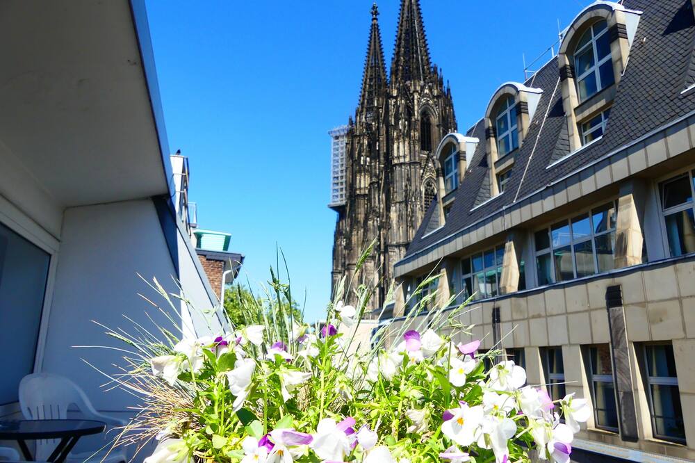 カラス ホテル アム ドム 写真