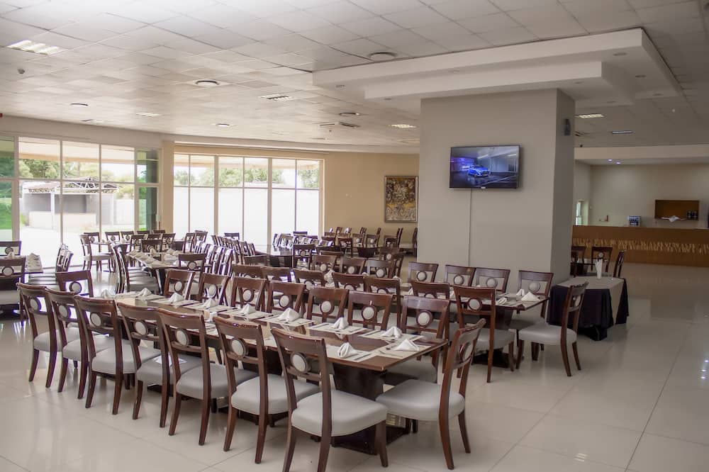 Tlotlo Hotel and Conference Center 写真