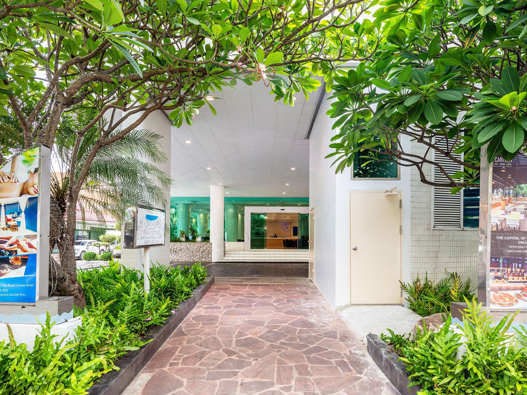 エー ワン ニュー ウィング ホテル 写真