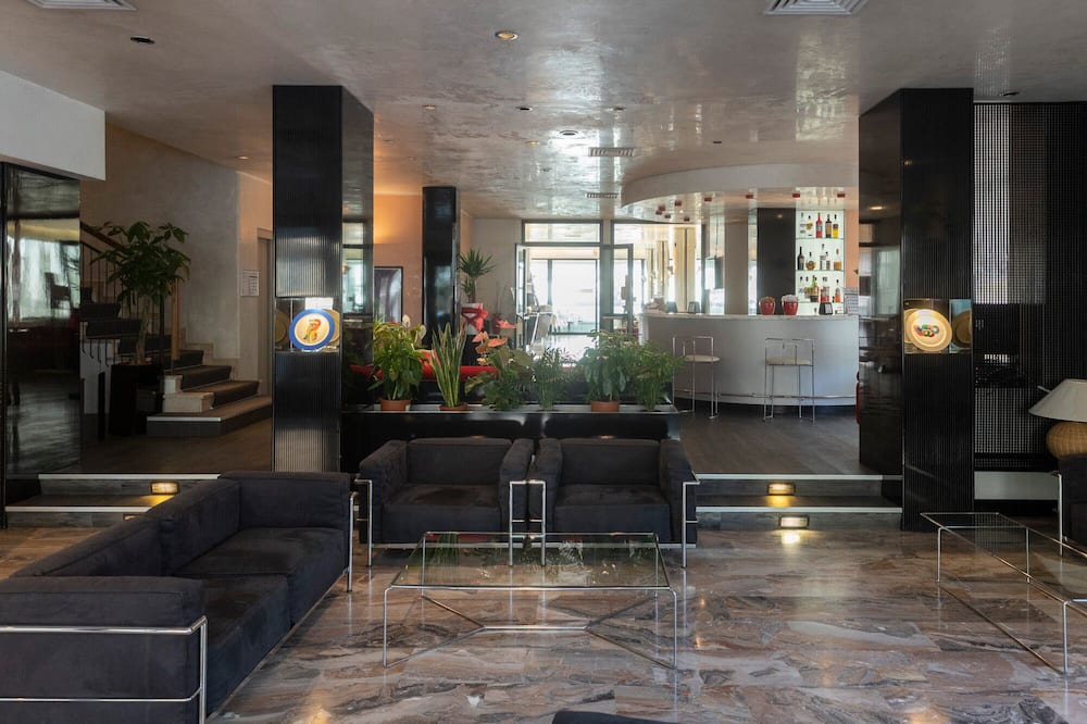 ホテル ダービー 写真