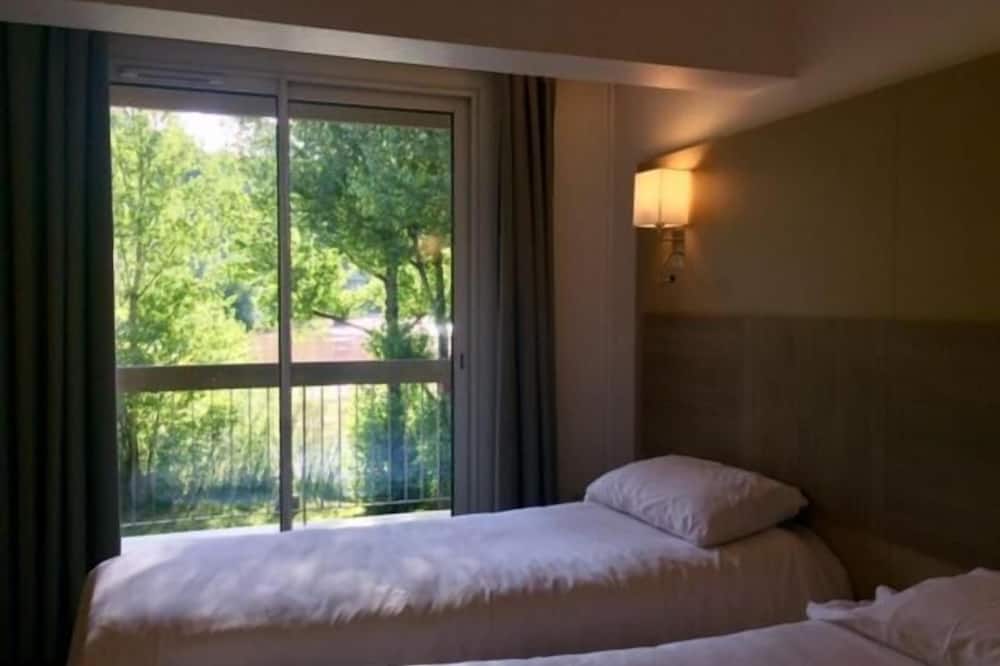 ラ シャルトルーズ ロジス オテル レストラン 写真