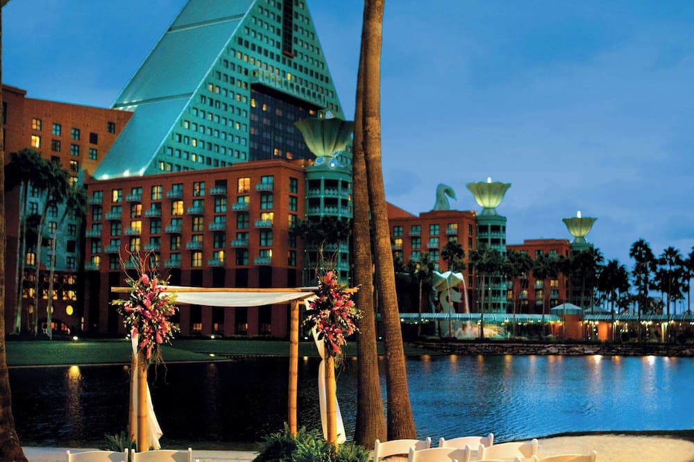 ウォルト ディズニー ワールド ドルフィン 写真