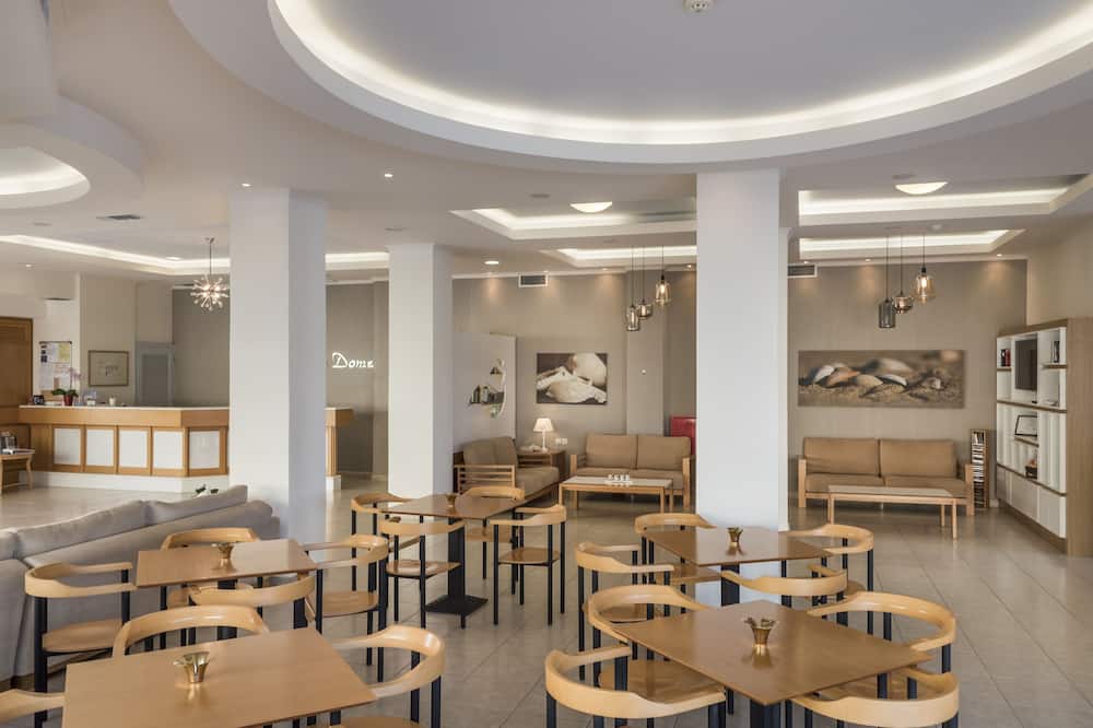 ブルー ドーム ホテル 写真