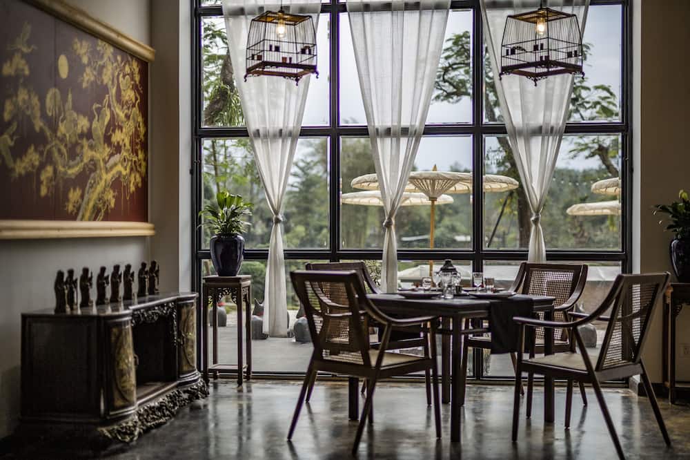 aNhillブティック 写真