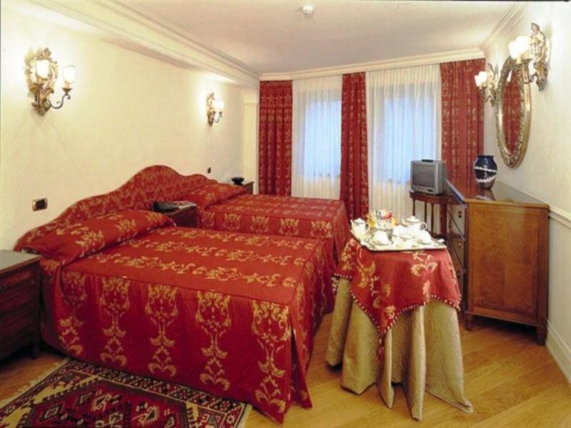 スイーツ トーレ デル オロロッジョ 写真