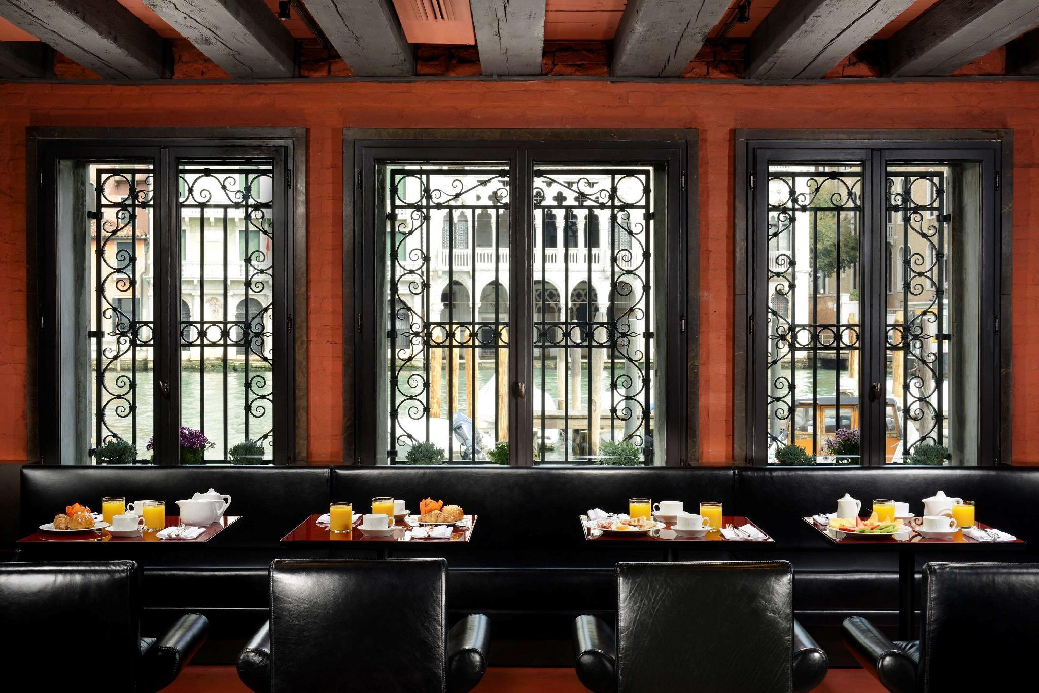 ホテル ロロロージョ 写真