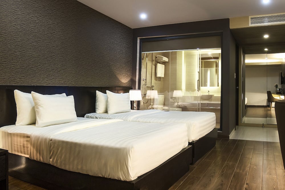 ゴールデン ホテル 写真