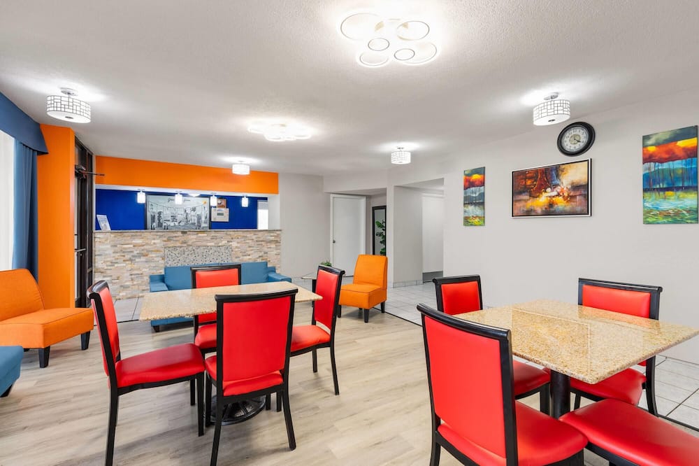 スーパー 8 バイ ウィンダム ブルズ ギャップ グリーンビル エリア 写真