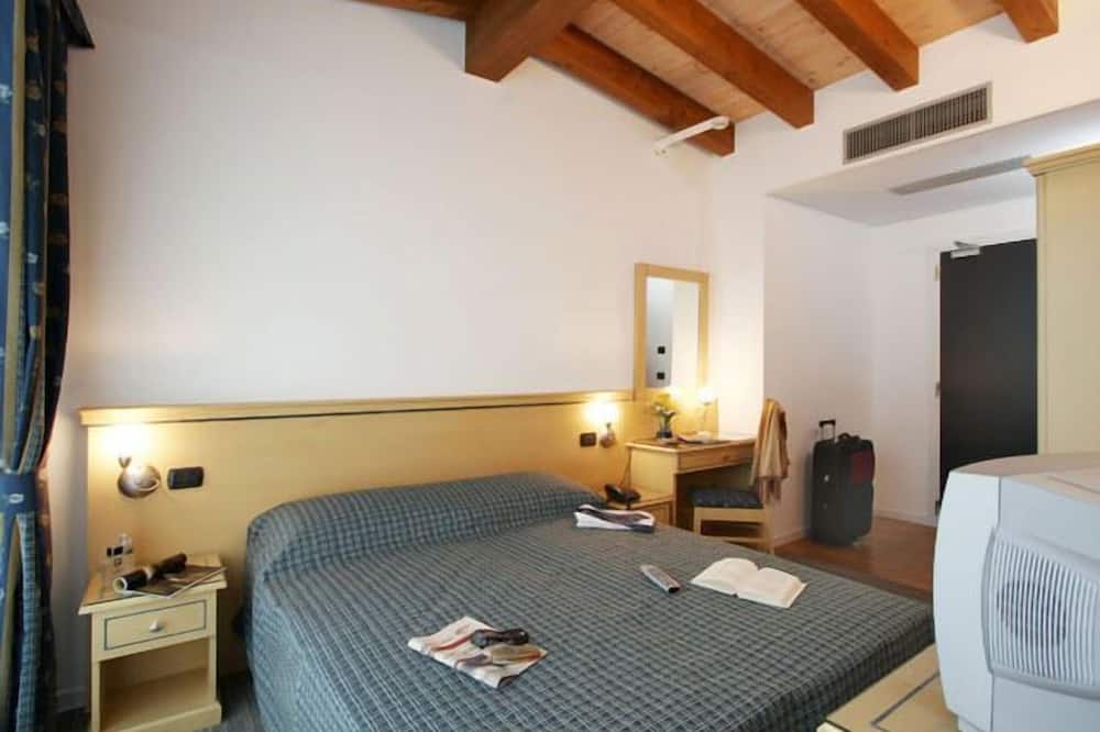 ホテル マリー 写真