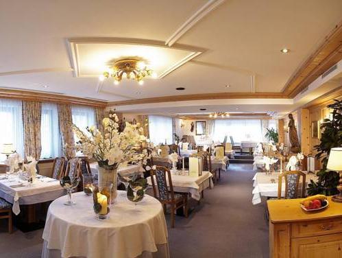 ホテル イェネヴァイン 写真