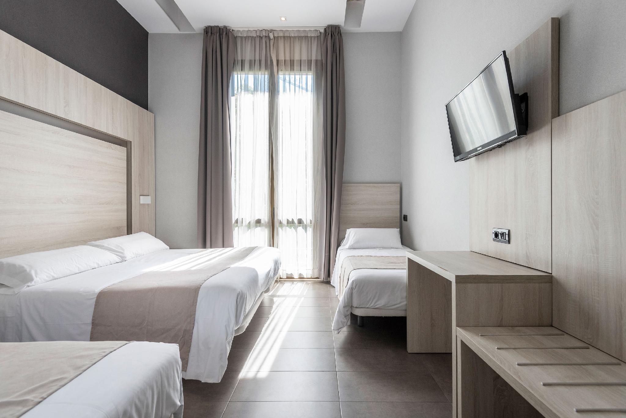 プラザ ゴヤ ルームズ 写真