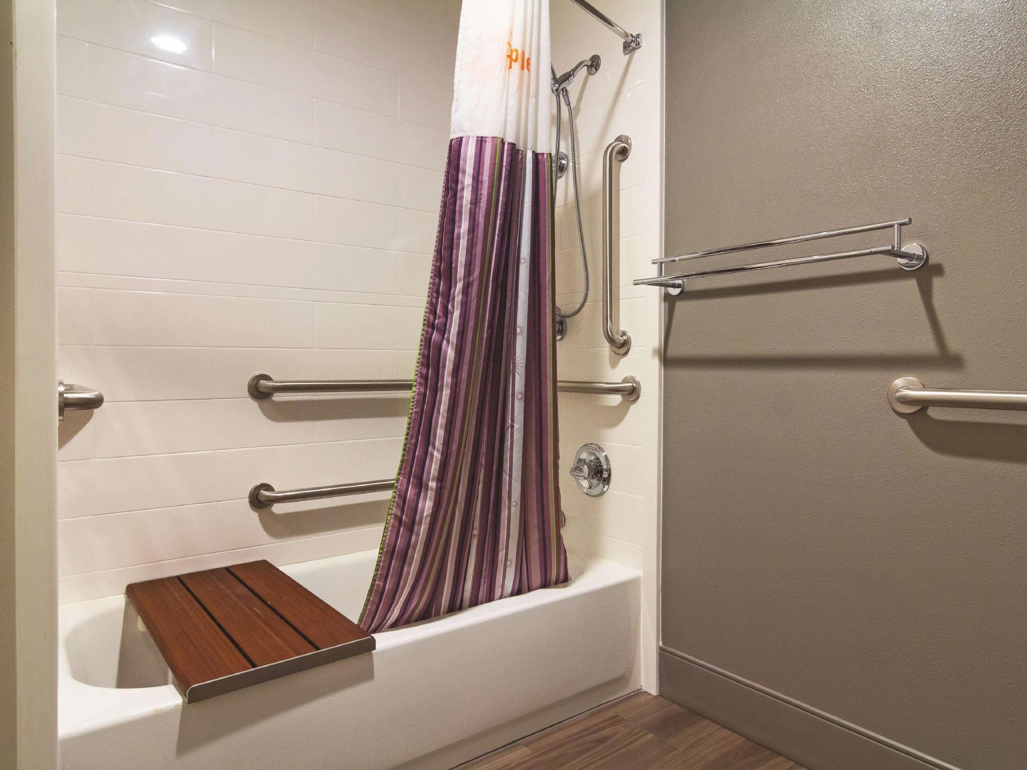 ラ キンタ イン & スイーツ バイ ウィンダム クリーブランド - エアポート ノース 写真