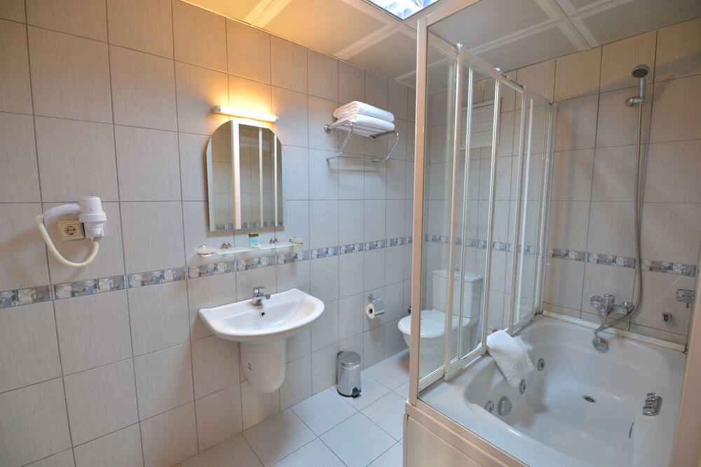 ゴールデン シヤヴ ホテル 写真