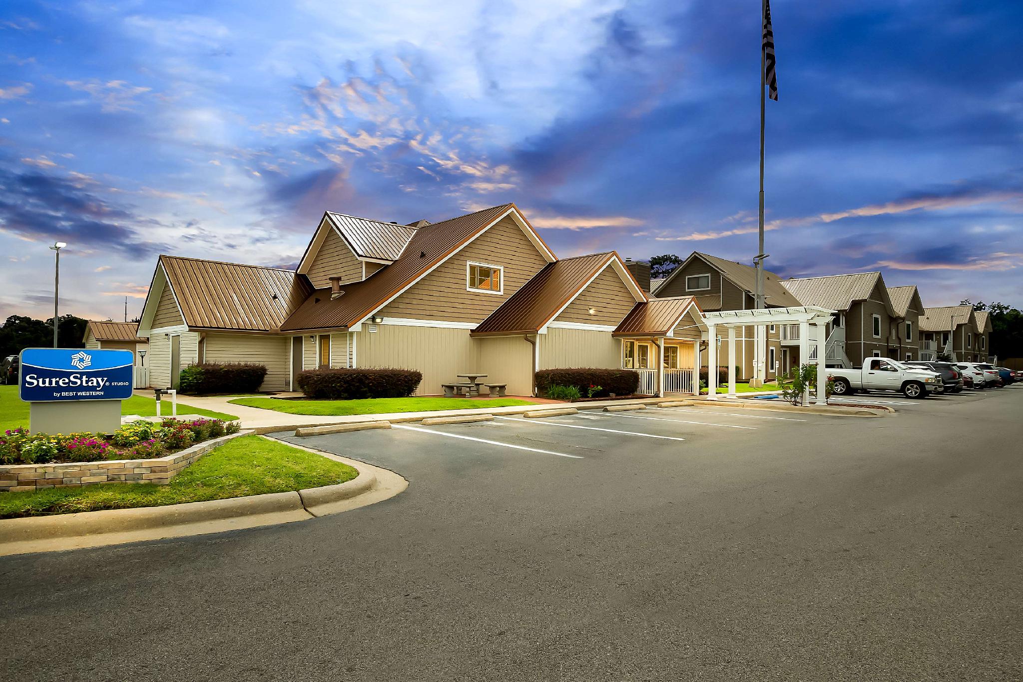 シュアステイ スタジオ バイ ベストウェスタン ペンサコラ 写真