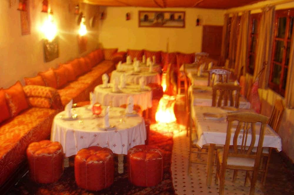 リヤド サラ 写真