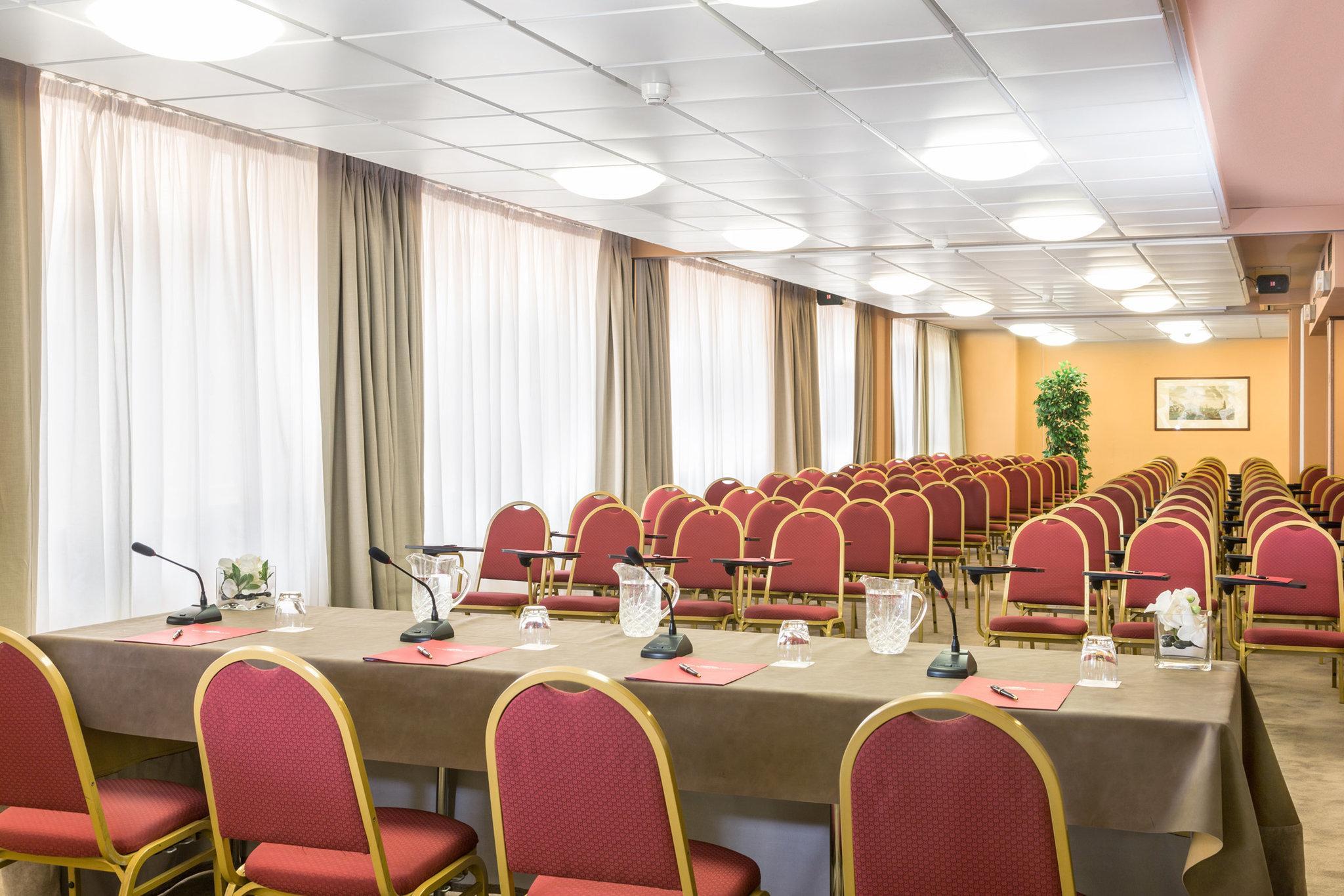 ホテル ビバリーヒルズ ローマ 写真