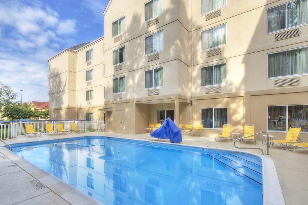 フェアフィールド イン バイ マリオット ローリー クラブツリー 写真