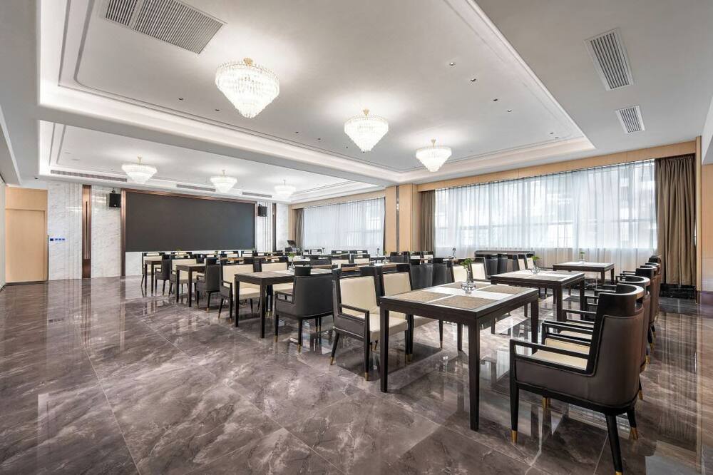 Golden Pear Hotel 写真