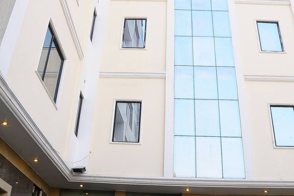 ホテル サロヴァー リージェンシー 写真