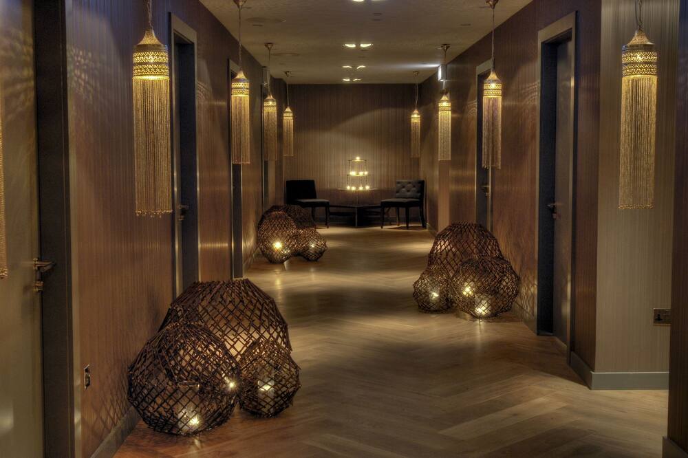 キンプトン ブライスウッド スクエア ホテル バイ IHG 写真