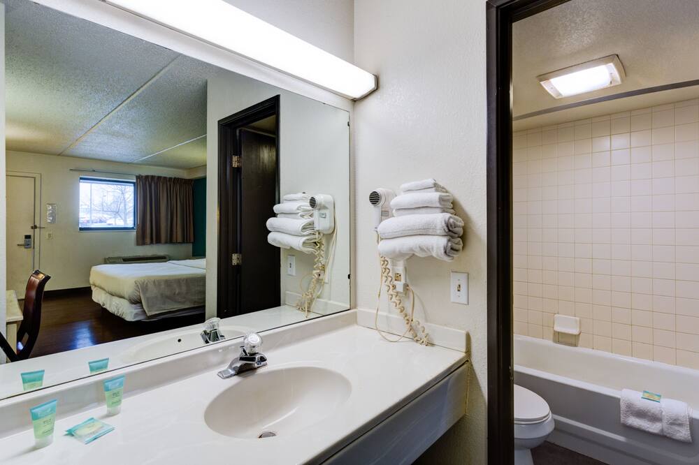 スカイライト イン クリーブランド - ウィロビー 写真