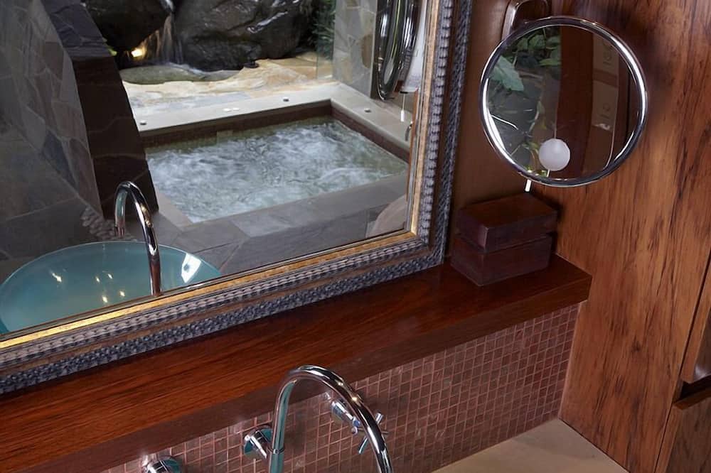 ジーンミシェル クストー リゾート フィジー 写真