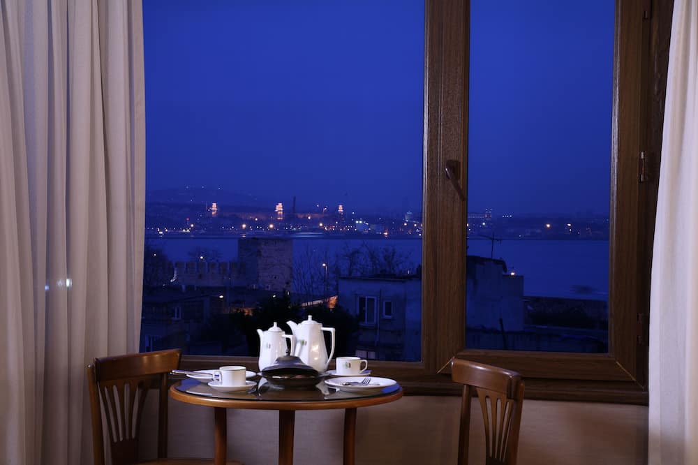 ユスフパサ コナギ 写真