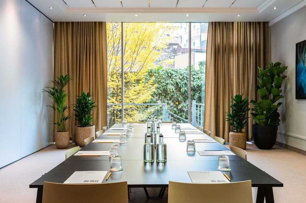 トライブ デュッセルドルフ 写真