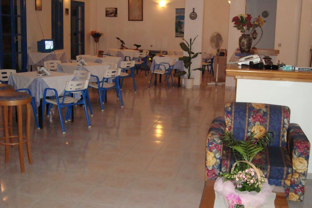 クレタ サン ホテル ストゥディオズ 写真