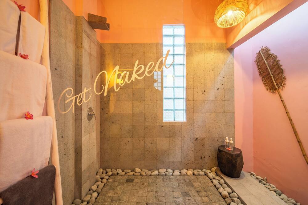 ピンクプライベートバランガン - フォークールアダルトオンリー 写真