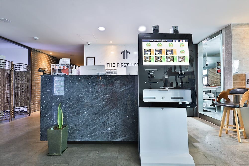 ザ ファースト ホテル 写真