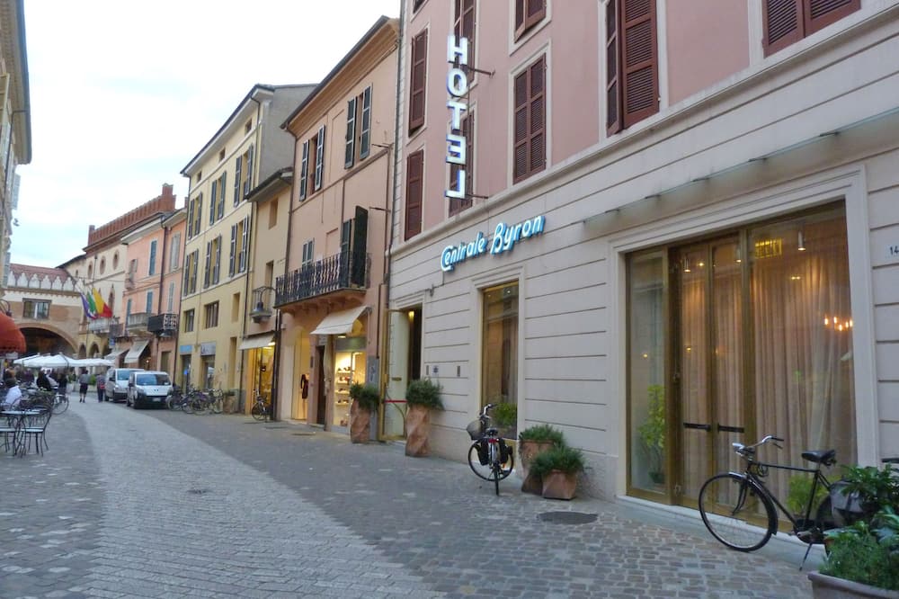 ホテル チェントラーレ バイロン 写真