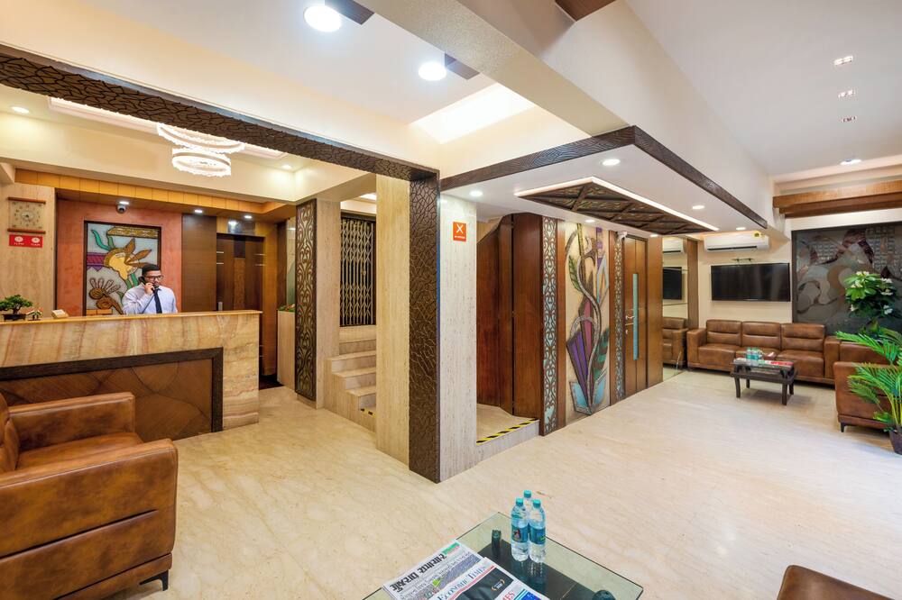 ホテル カルパナ パレス 写真