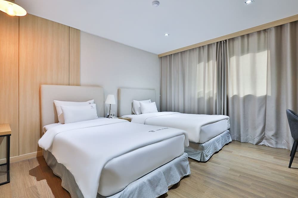 ザ ファースト ホテル 写真