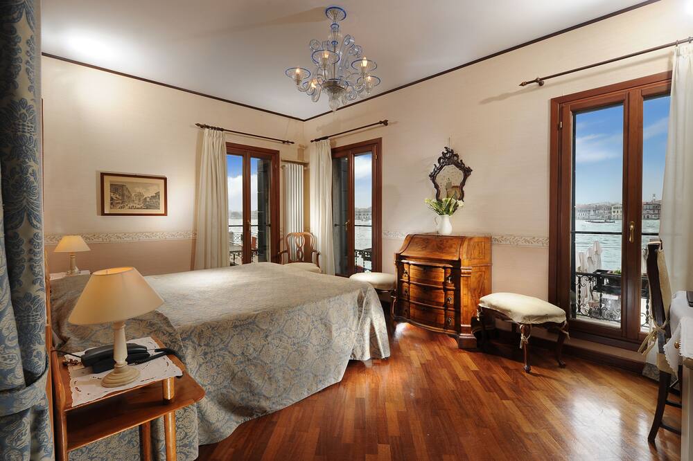 ホテル ラ カルチーナ 写真