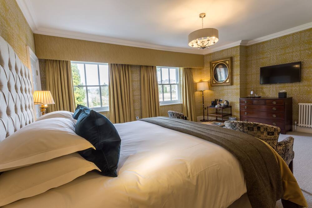 Storrs Hall Hotel on the shore of Lake Windermere 写真