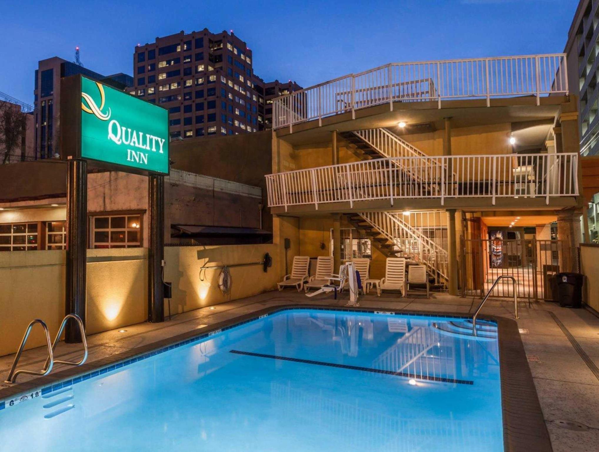 クオリティ イン サクラメント コンベンション センター 写真