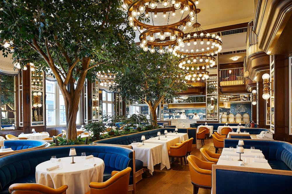 ザフィフスアベニューホテル 写真