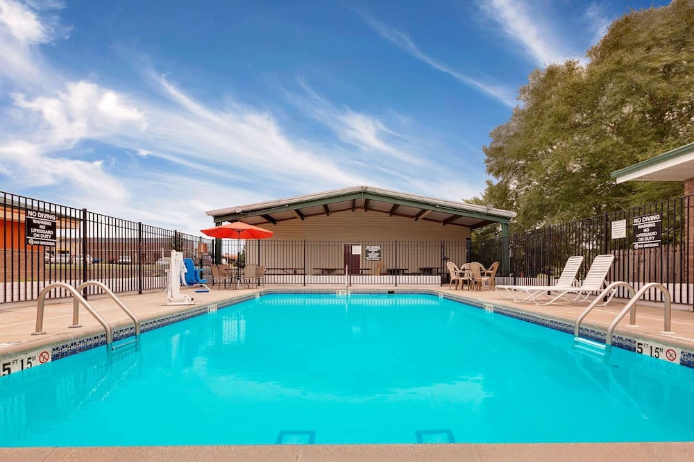 スーパー 8 バイ ウィンダム シロアム スプリングス 写真