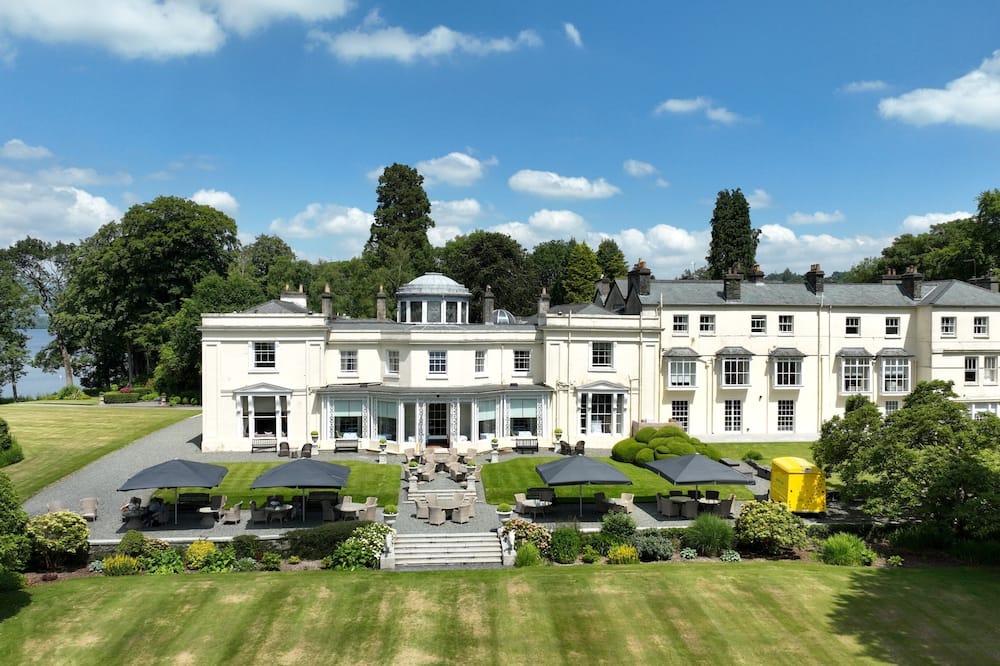Storrs Hall Hotel on the shore of Lake Windermere 写真
