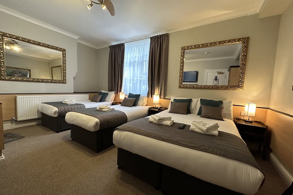 テューダー コート ホテル 写真