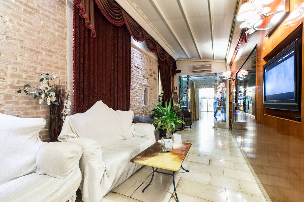 ホテル アルシオーネ 写真