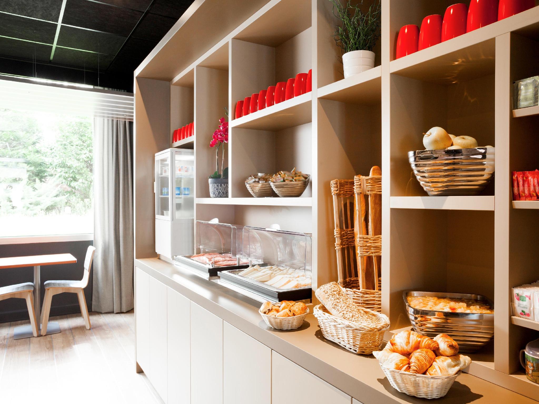 イビス スタイルズ パリ マセナ オリンピアード 写真