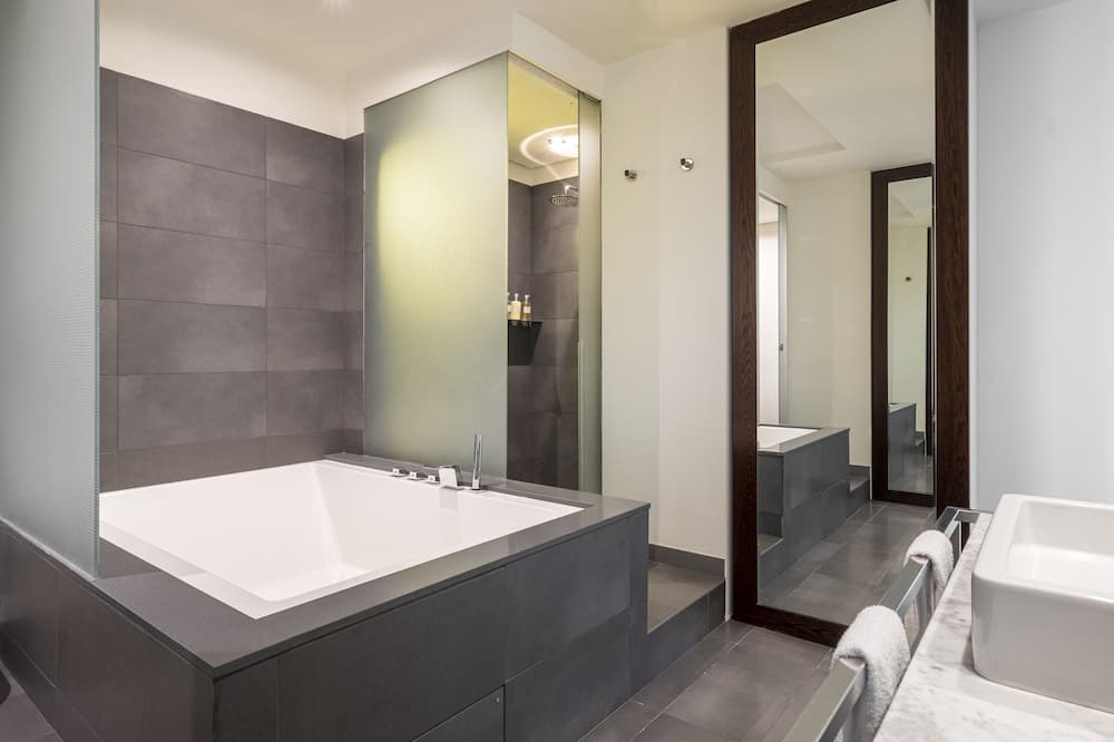 シックスティトゥー ホテル 写真