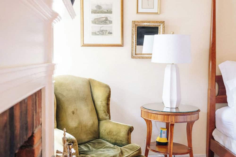 アイアンクラッド イン & バーボン ルーム 写真